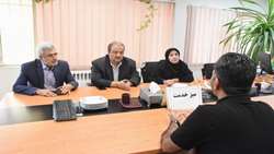 میز خدمت در هفته دولت؛ فضای گفتگوی مستقیم مدیر و معاونین شبکه بهداشت و درمان شهرستان ری با مردم و کارکنان