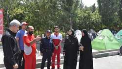 بازدید میدانی مدیر شبکه بهداشت و درمان شهرستان ری در دومین روز مراسم تشییع رهبر شهید از محل اسکان زائرشهر در بوستان جانبازان