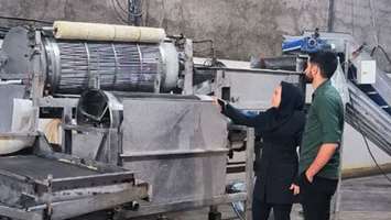 بازدید کارشناسان غذا و داروی شبکه بهداشت و درمان شهرستان ری از واحد تولیدی متقاضی دریافت مجوز پروانه بهداشتی