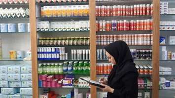 بازدید کارشناسان غذا و دارو شبکه بهداشت و درمان شهرستان ری، از داروخانه‌های سطح شهرستان برای بررسی وضعیت موجودی شیرخشک در ایام جنگ رمضان