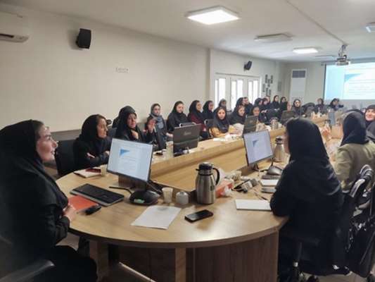 برگزاری جلسه بازآموزی برنامه جامعه‌نگر ارتقای رشد و تکامل ابتدای کودکی (تاک) در شبکه بهداشت و درمان شهرستان ری