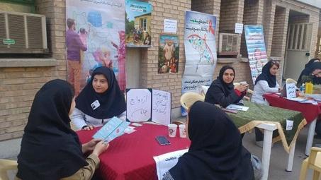 برپایی میز خدمت جوانی جمعیت در دانشکده ملی مهارت ولیعصر (عج) شهرستان ری به مناسبت روز دانشجو 