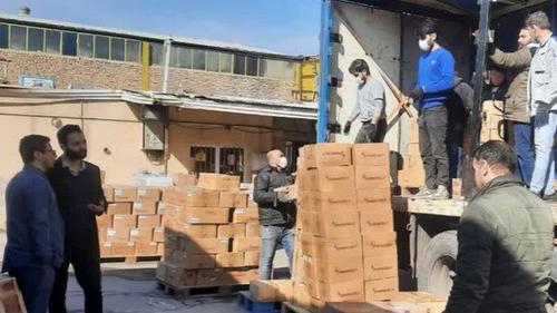 معدوم‌سازی اقلام آرایشی تاریخ مصرف گذشته توسط بازرسان غذا و دارو از یک انبار