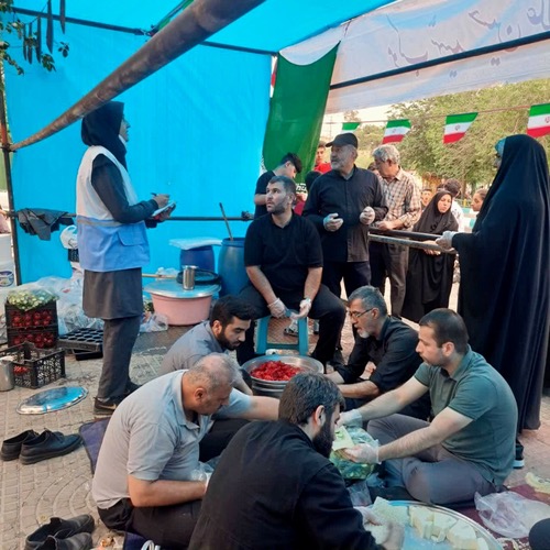 تداوم حضور و نظارت کارشناسان بهداشت محیط شبکه بهداشت و درمان ری در روز دوم و پایانی مراسم یادبود شهدای خانواده امام شهید و رهبر معظم انقلاب اسلامی در حرم حضرت عبدالعظیم حسنی(ع)